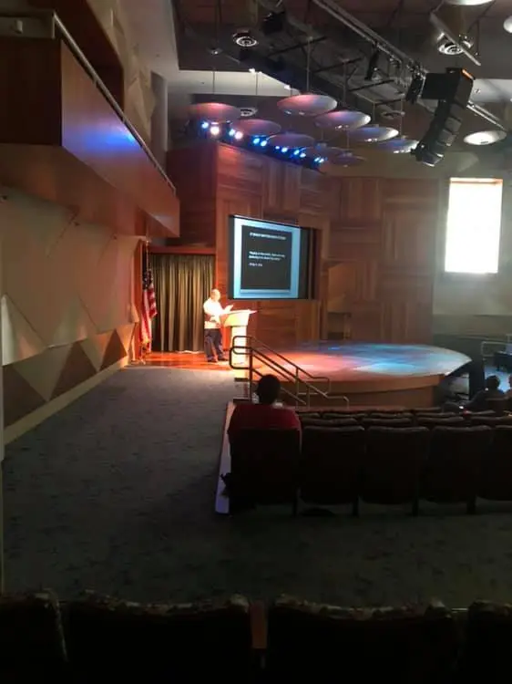 56384077_10205764808677222_1765103796263845888_n-1